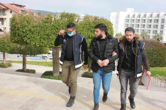 Marmaris’te Midibüsten 35 Düzensiz Göçmen Çıktı