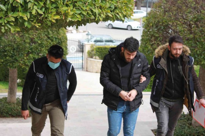 Marmaris’te Midibüsten 35 Düzensiz Göçmen Çıktı