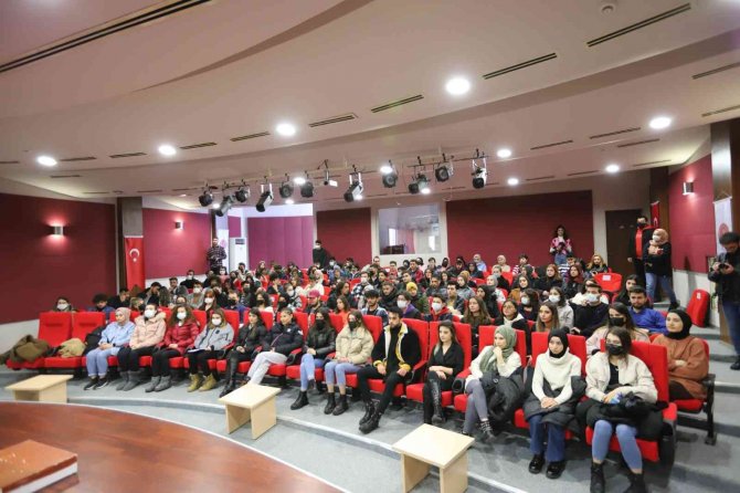 Rektör Aktekin Güzel Sanatlar Fakültesi Öğrencileriyle Bir Araya Geldi