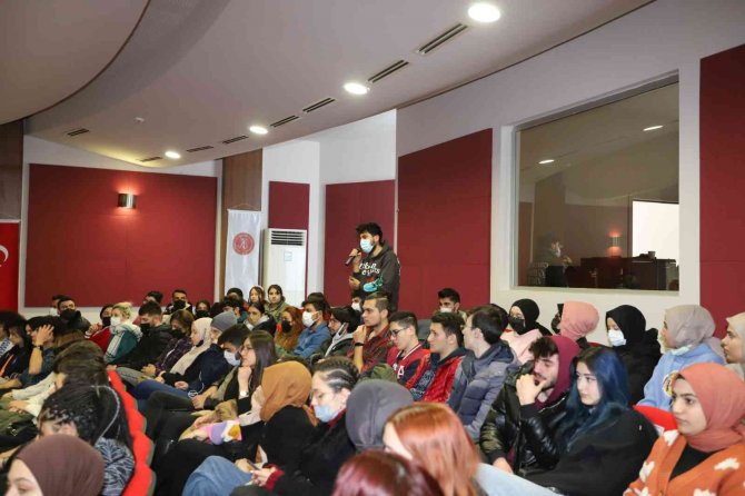 Rektör Aktekin Güzel Sanatlar Fakültesi Öğrencileriyle Bir Araya Geldi