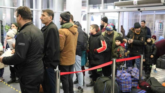 Ukrayna’daki Savaştan Kaçan Azerbaycanlı Kadınlar: “Bizler Savaş İstemiyoruz”