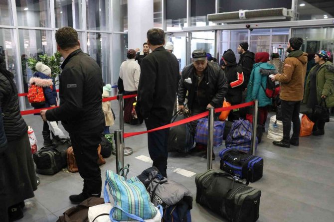 Ukrayna’daki Savaştan Kaçan Azerbaycanlı Kadınlar: “Bizler Savaş İstemiyoruz”