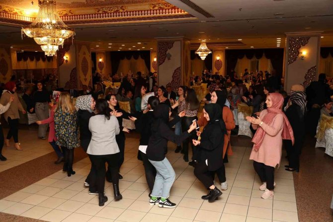 Bağcılar’da Sağlık Çalışanları Yemekte Bir Araya Geldi