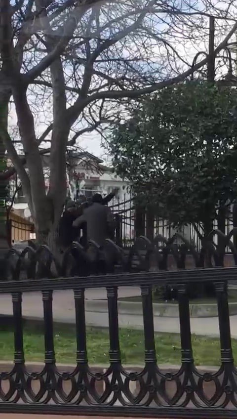 Şehrin Göbeğinde Yaşlıların Kavgası Kamerada