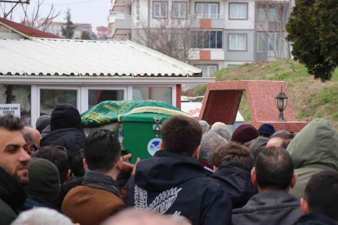 Trabzonspor Bayrağı Asarken Düşüp Ölmüştü Son Yolculuğuna Uğurlandı