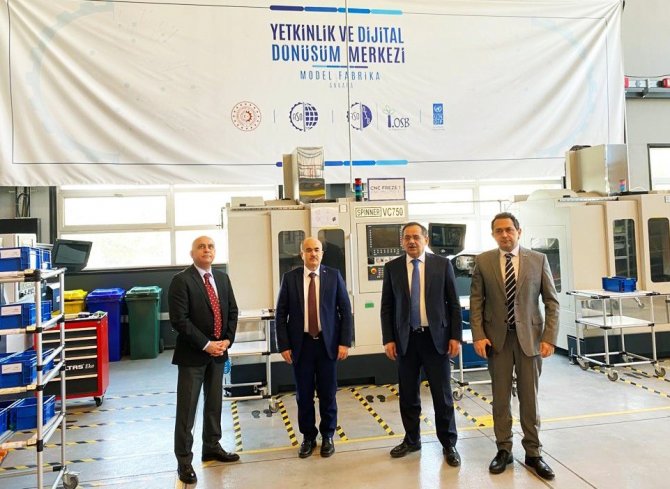Vali Ve Başkan ’Model Fabrika’yı İnceledi