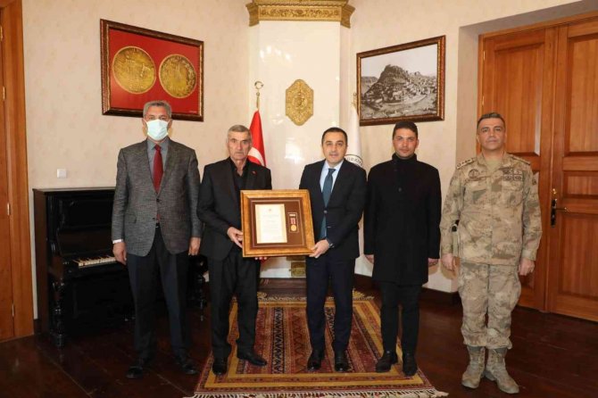 Şehidin "Devlet Övünç Madalyası" Babasına Verildi