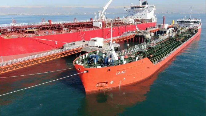 Mersin’e Gelen Gemiden Ayçiçek Yağı Sevkiyatı Başladı