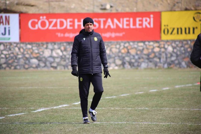 Cihat Arslan: "Kasımpaşa’yı Yenersek Yarışın İçinde Oluruz"