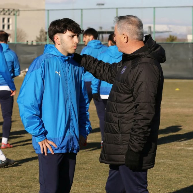 Afyonspor, Deplasmanda Oynayacağı Maçın Hazırlıklarını Sürdürüyor