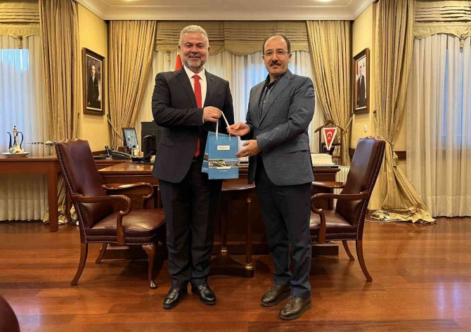 Tokat Gaziosmanpaşa Üniversitesi İle Azerbaycan Üniversiteleri Arasında İş Birliği