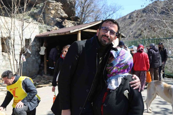 Tunceli’de Vatandaşlar ’Kara Çarşamba’ İçin Bir Araya Geldi