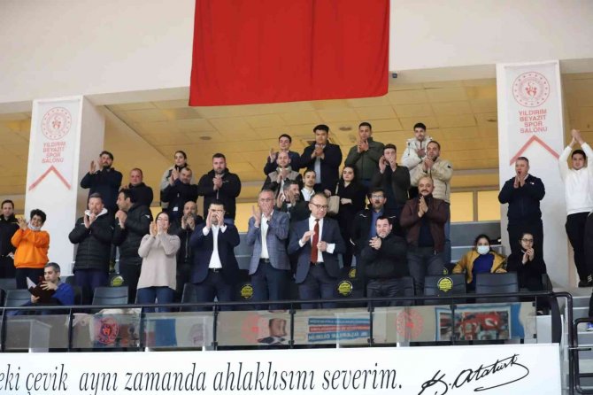 Tkbl: Turgutlu Belediyespor: 76- Antalya Güneşi: 62