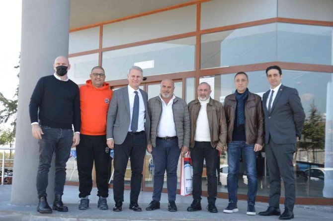Kılıç: "Hentbolun Geleceği İçin Ortak Çalışmalıyız"