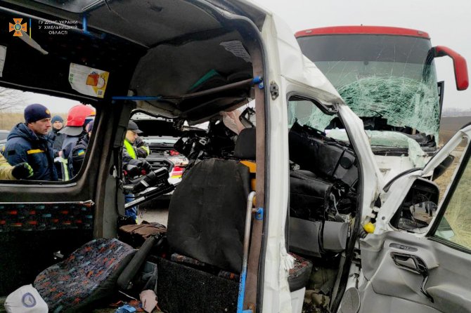 Ukrayna’da Tahliye Araçları Çarpıştı: 7 Ölü, 9 Yaralı