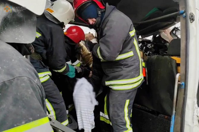 Ukrayna’da Tahliye Araçları Çarpıştı: 7 Ölü, 9 Yaralı