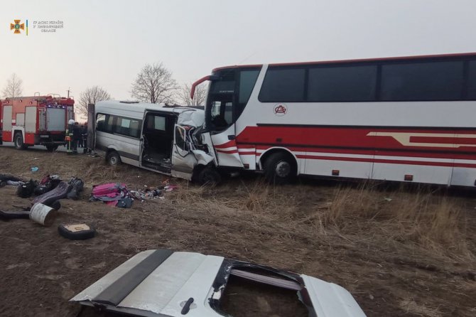 Ukrayna’da Tahliye Araçları Çarpıştı: 7 Ölü, 9 Yaralı