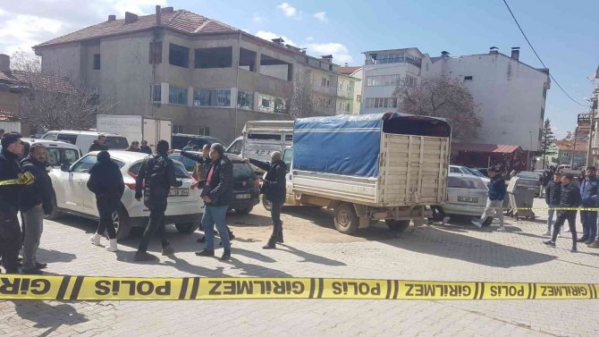 Hasmını İlçenin Göbeğinde Vurdu