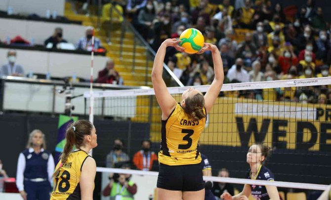 Vakıfbank, Şampiyonlar Ligi’nde Üst Üste 10. Kez Yarı Finalde