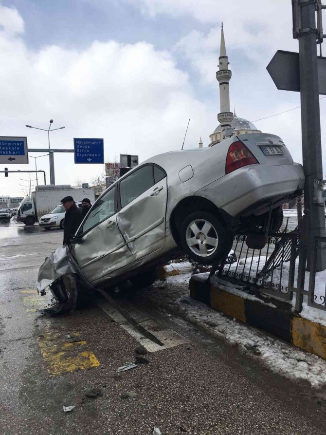 Kar Yağışı Kazaları Beraberinde Getirdi