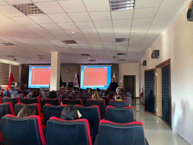 Sağlıkçılar Meslekleri İçin Yabancı Dil Öğreniyor