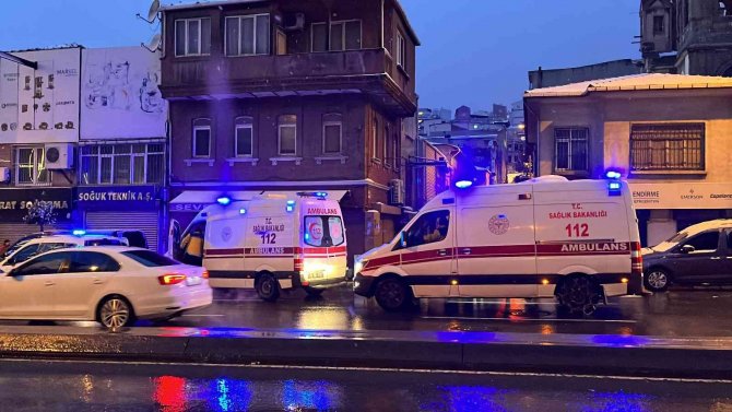 Kıskançlık Krizine Giren Adam Eşini Darp Etti