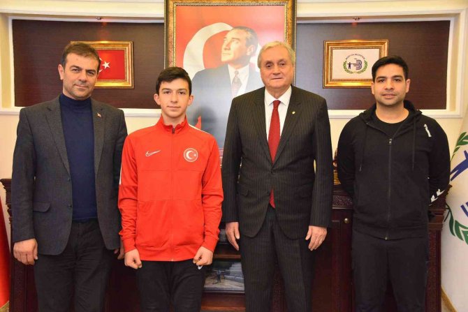 Şampiyon Taekwondocu Alper Tuncay’ı Ödüllendirdi