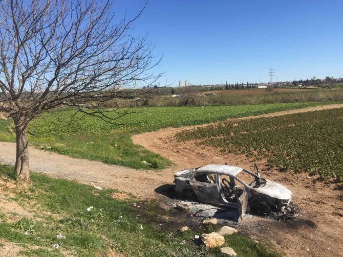 Lüks Otomobil Yakılmış Halde Bulundu
