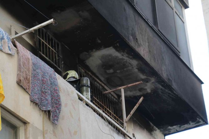 Adana’da 4 Katlı Binada Yangın