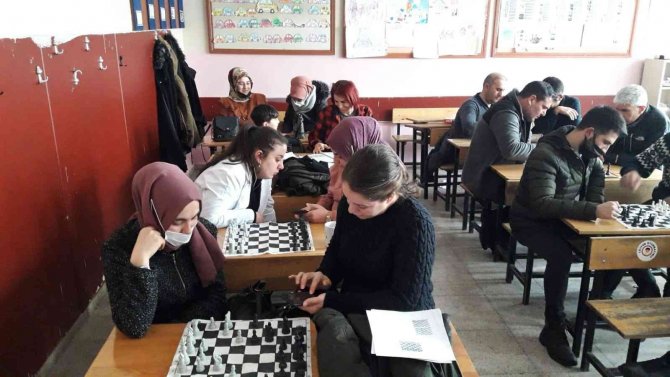 Ağrı’da Öğretmenlere Yönelik Satranç Eğitimi Kursu Açıldı