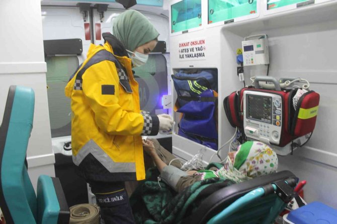 Hastalanan Anne Ve Bebeğine Sağlık Ekipleri Yetişti