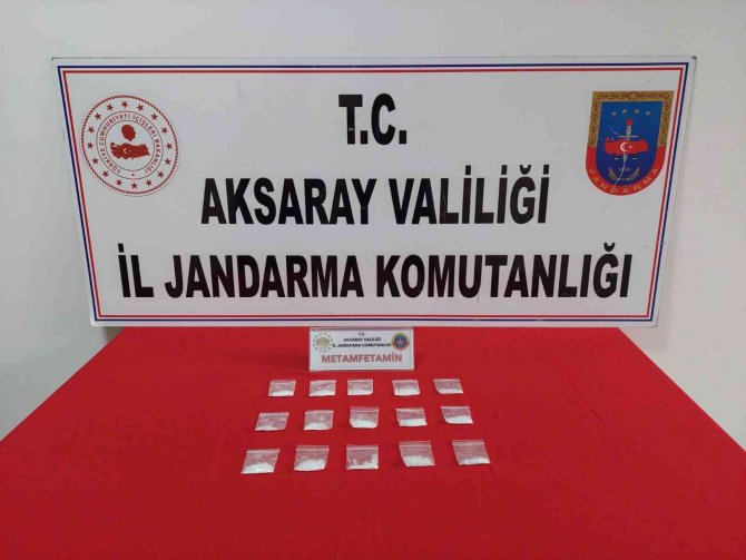 Jandarmanın Operasyonunda Halının Altından Uyuşturucu Çıktı