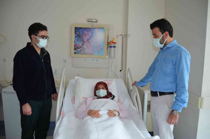 Karın Ağrısı Şikayetiyle Gitti, Safra Kesesinden 552 Adet Taş Çıkartıldı