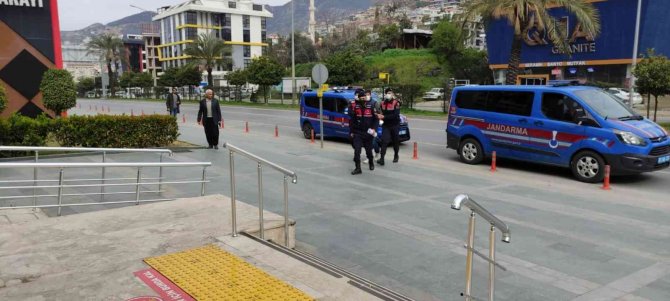 Firari Uyuşturucu Taciri Ormanlık Alanda Yakalandı