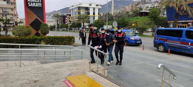 Firari Uyuşturucu Taciri Ormanlık Alanda Yakalandı