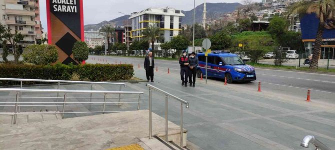 Sitedeki Su Sayacı Ve Elektrik Sigortalarını Çalan Şahıs Tutuklandı