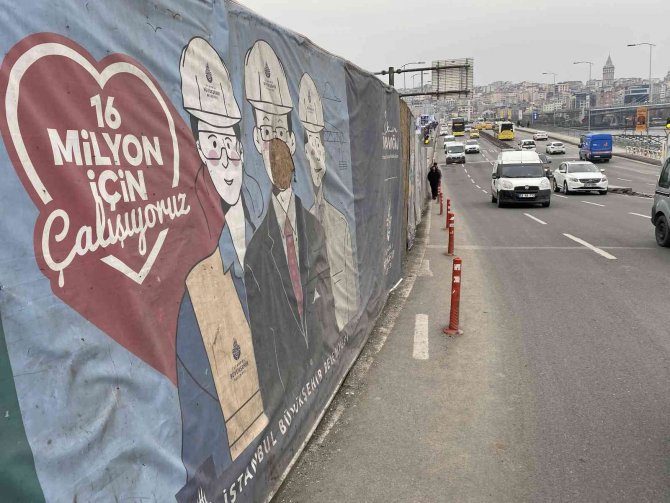 Unkapanı’ndaki Tramvay Alt Geçit Çalışması Yayaları Tehlikeye Ayıyor