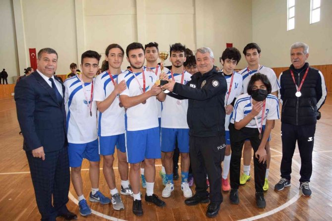 Kumluca Genç Erkekler Futbol Turnuvasının Şampiyonu Belli Oldu