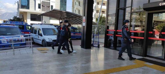 Yabancı Uyruklu Kadınları Fuhşa Yönlendiren Kadın Yakalandı