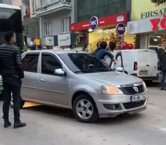 Bursa’da Yol Verme Kavgası Kamerada