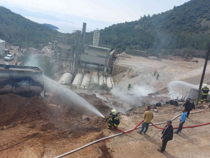 Asfalt Malzemesi Yüklü Tankerdeki Yangın Söndürüldü