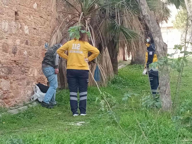 Madde Bağımlısı Şahıs, Çocukların Gözü Önünde Yere Yığılıp Kaldı