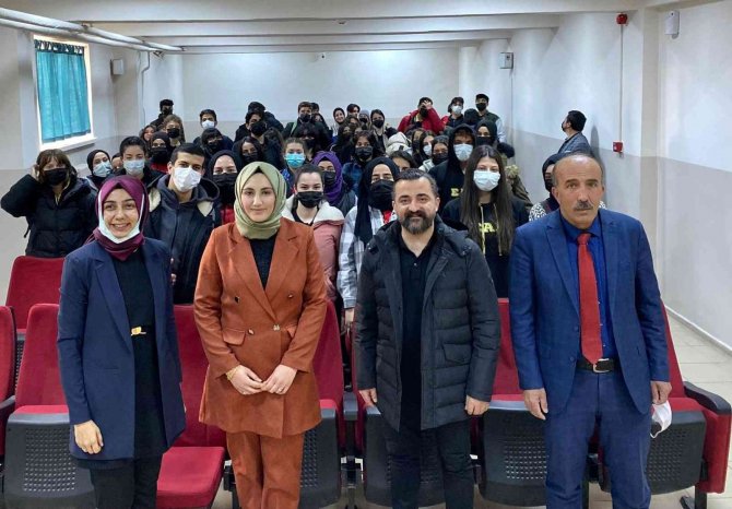 Aktürk, Öğrencilerle Kariyer Söyleşi Programında Bir Araya Geldi