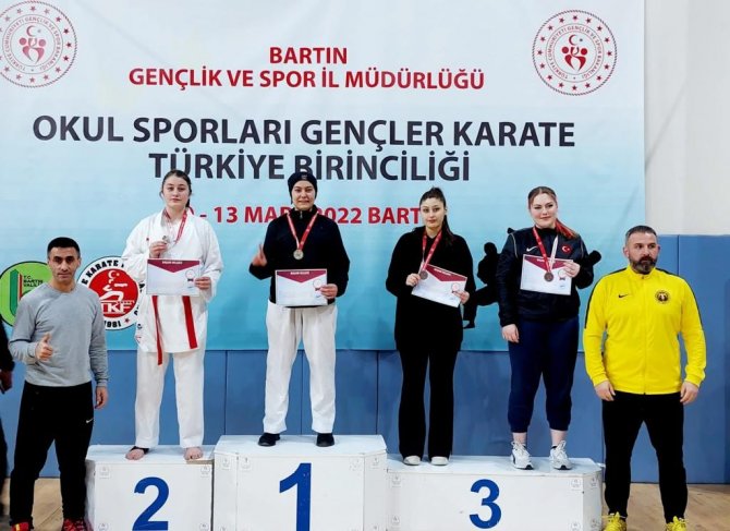 Karateciler 3 Madalya Kazandı
