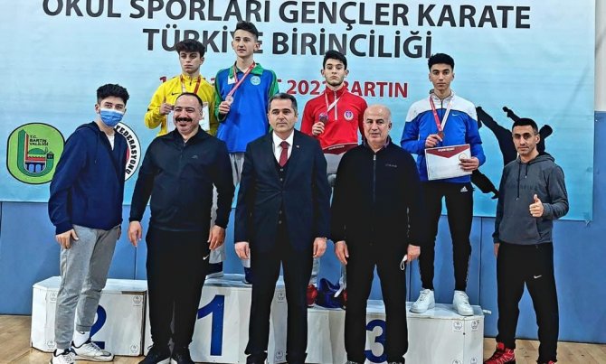 Karateciler 3 Madalya Kazandı