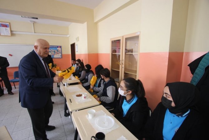 Başkan Pekmezci Fen Lisesi Öğrencileri İle Bir Araya Geldi