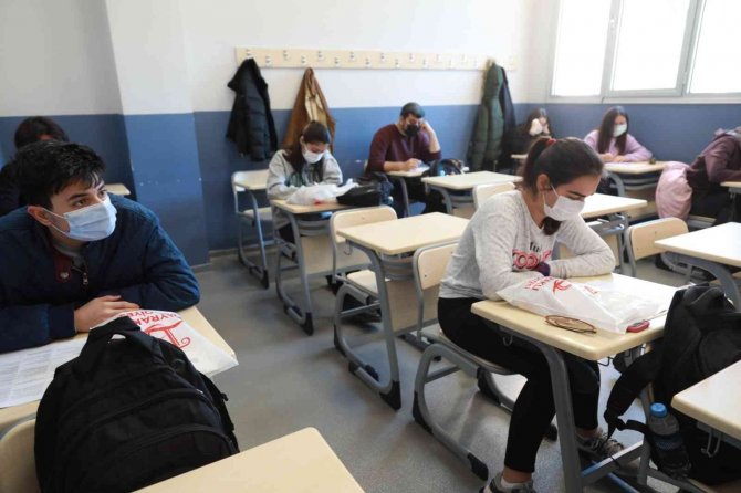 Bayraklı Belediyesi Sosyal Etkinlik Merkezinde Kayıtlar Başladı