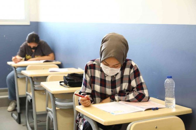 Bayraklı Belediyesi Sosyal Etkinlik Merkezinde Kayıtlar Başladı