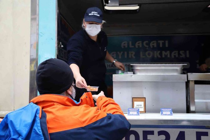 Kartal Belediyesinden Vatandaşlara Kandil Simidi Ve Hayır Lokması İkramı