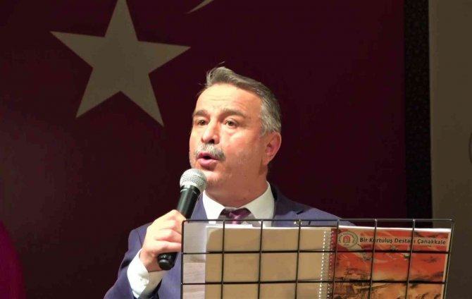 Rektör Elmacı, Konserde Çanakkale Türküsünü Seslendirdi